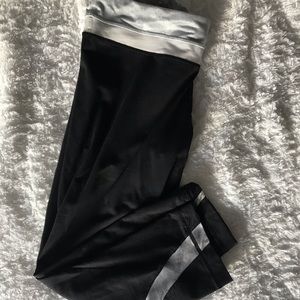 Black and gray lululemon leggins